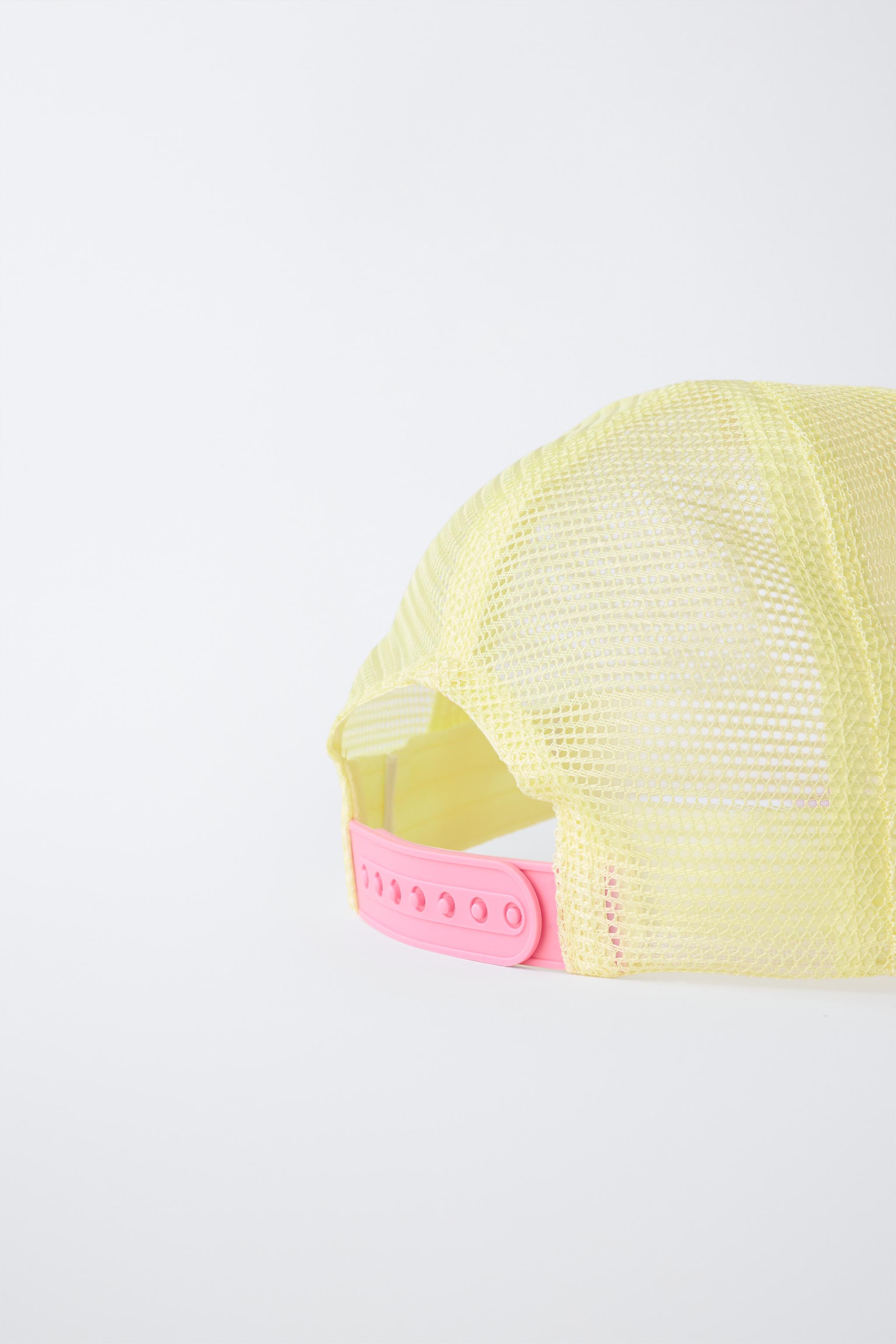 EMBROIDERED FLOWER TRUCKER HAT